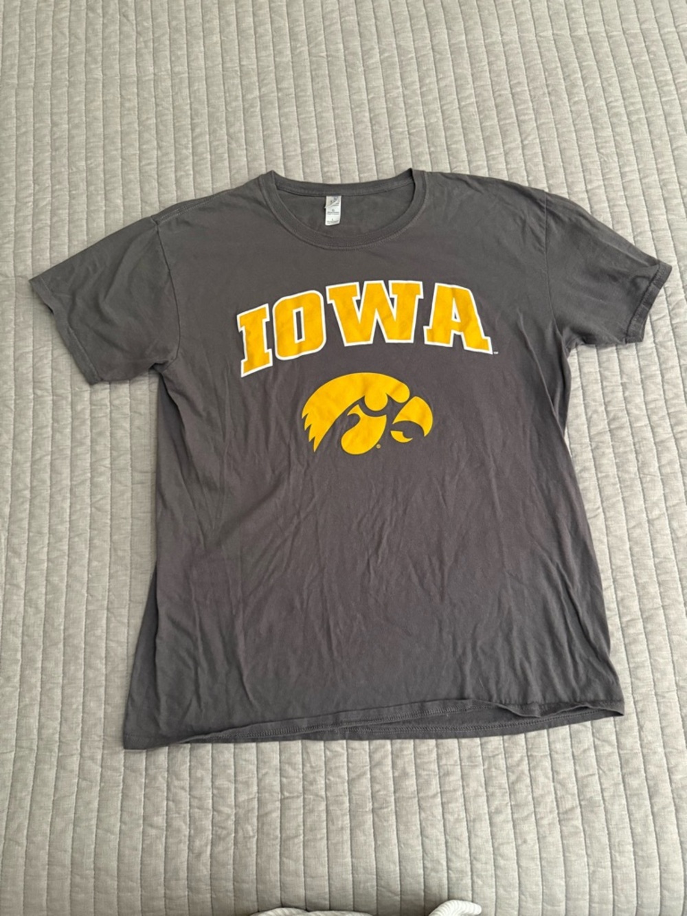 Men’s Iowa Hawkeyes Gray Short-Sleeve T-Shirt - Yellow Logo